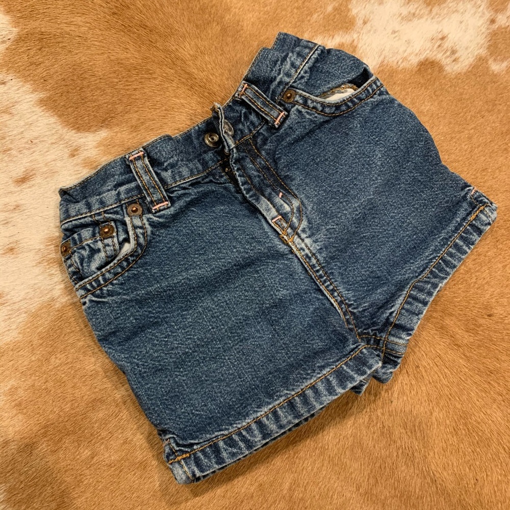 Levi’s girl jean shorts sz 24m